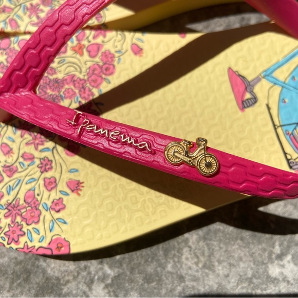 Ipanema Bicycle Flip Flops / Sandals - Picture 5 of 7